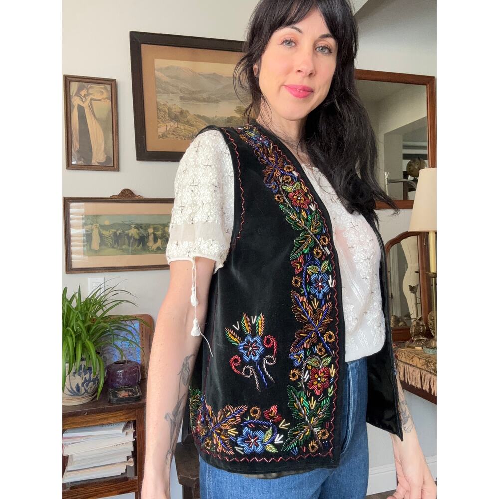 velvet vest glass bead embroidery colorful floral European folk Romanian style - Picture 9 of 10